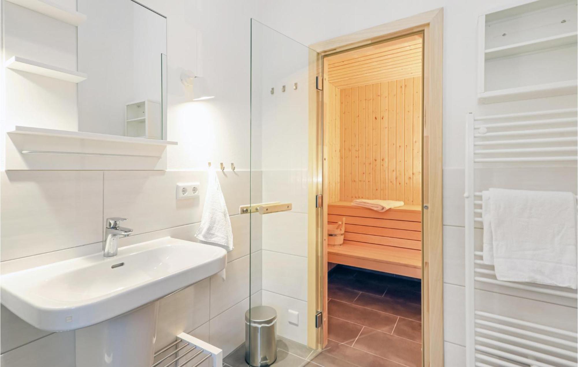 Cozy Home In Krems Ii-Warderbrueck With Wifi Gols Buitenkant foto